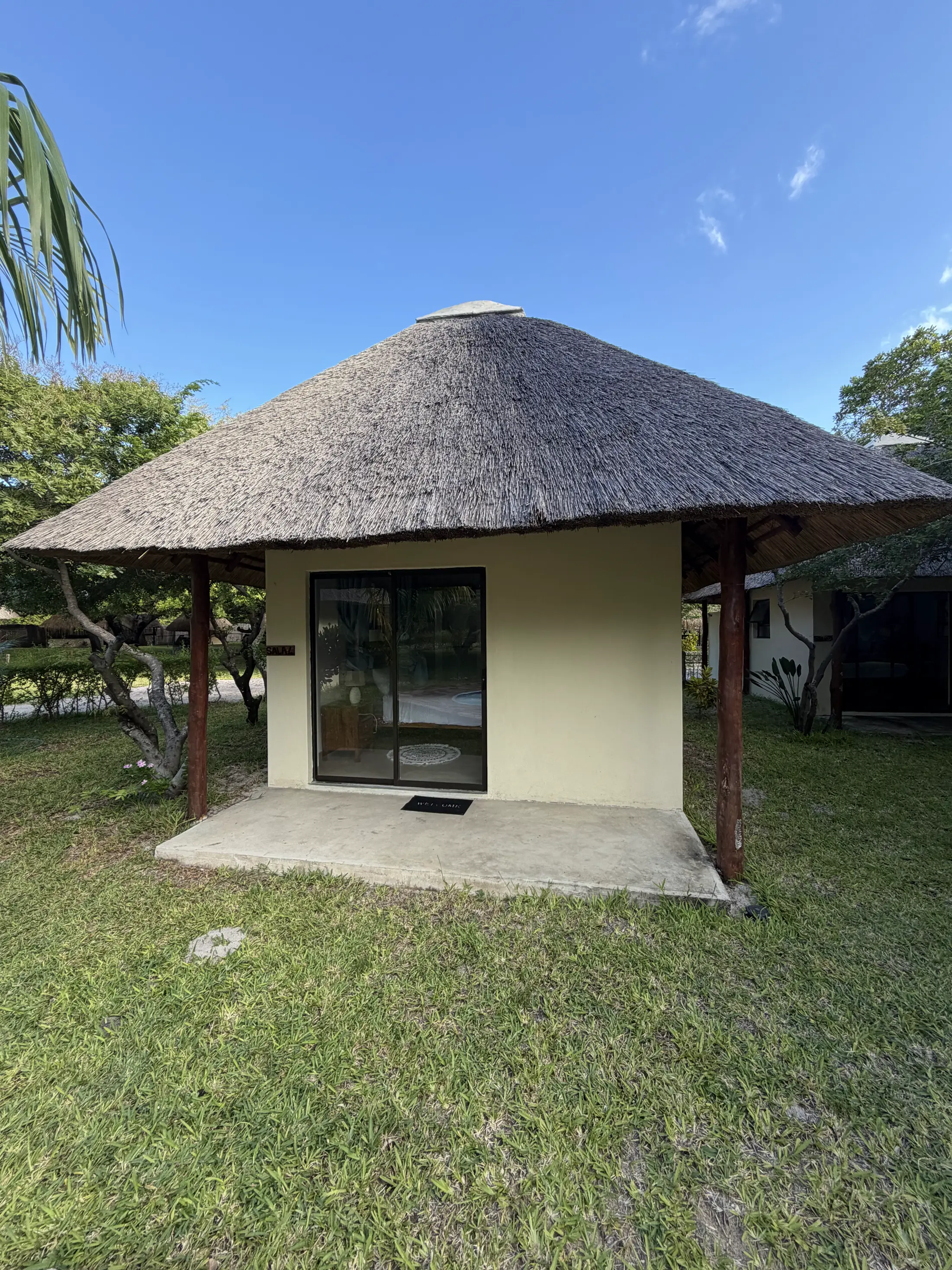 A thatched sala rondavel on the lawns at Bon Espoir
