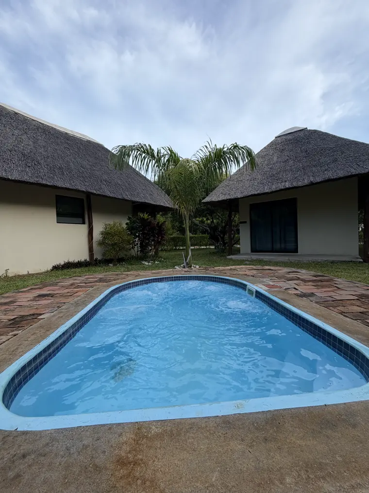 The pool in front of the salas