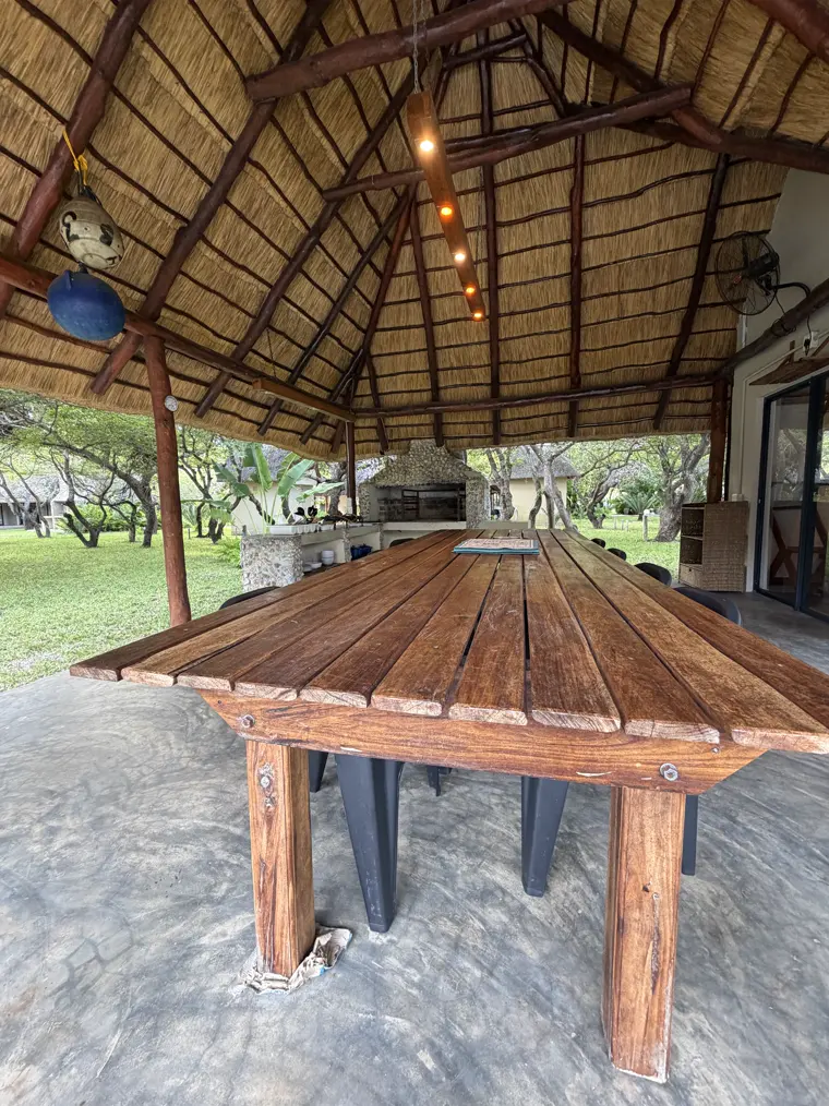 The long table under the community lapa
