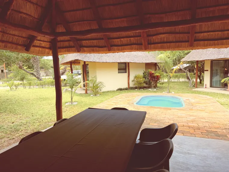 The pool seen from the lapa